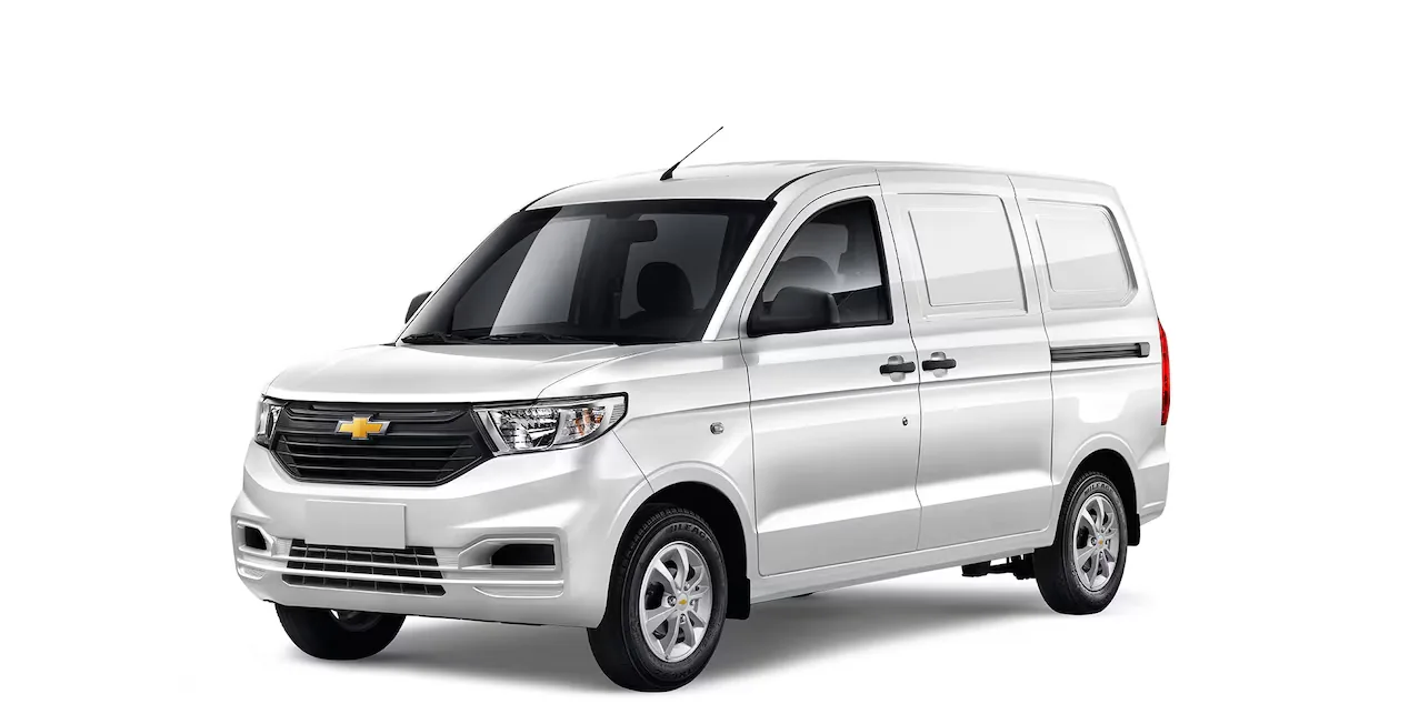 Chevrolet Tornado Van blanca, vista frontal